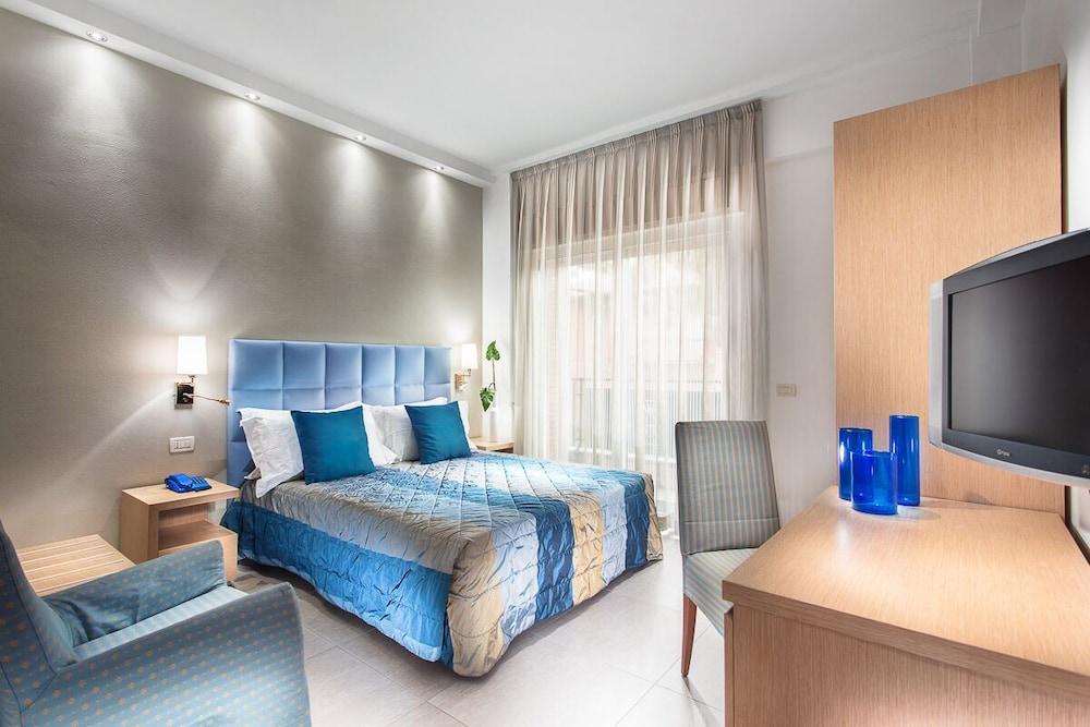 Hotel Imperiale Милано Мартима Екстериор снимка