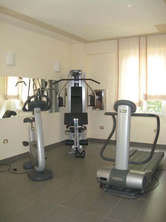 Hotel Imperiale Милано Мартима Екстериор снимка