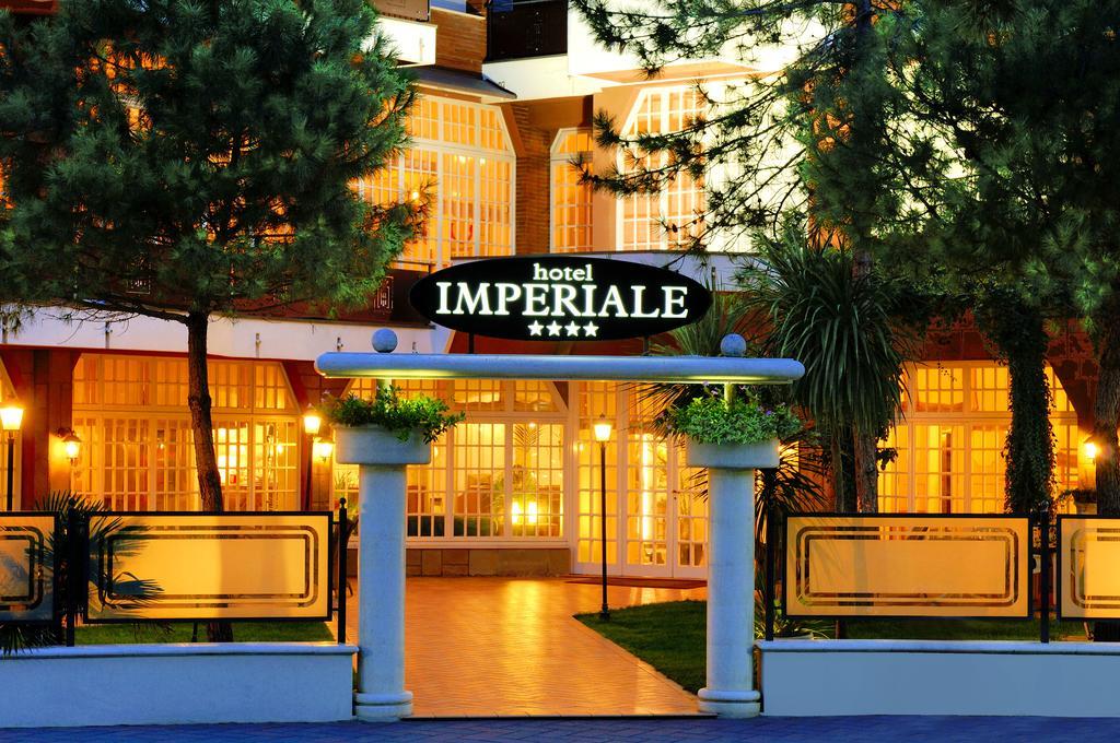Hotel Imperiale Милано Мартима Екстериор снимка