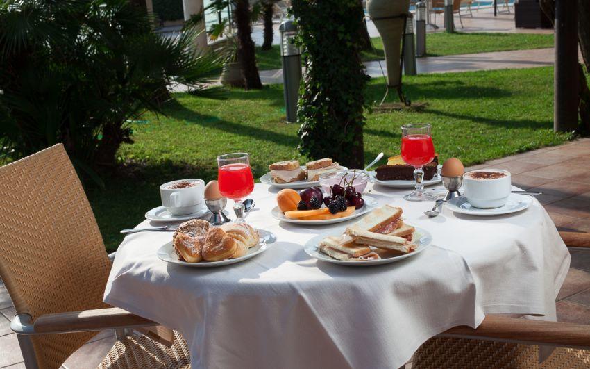 Hotel Imperiale Милано Мартима Екстериор снимка
