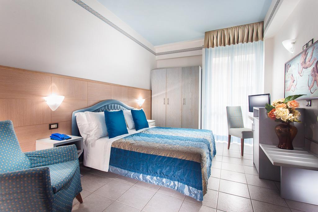 Hotel Imperiale Милано Мартима Екстериор снимка